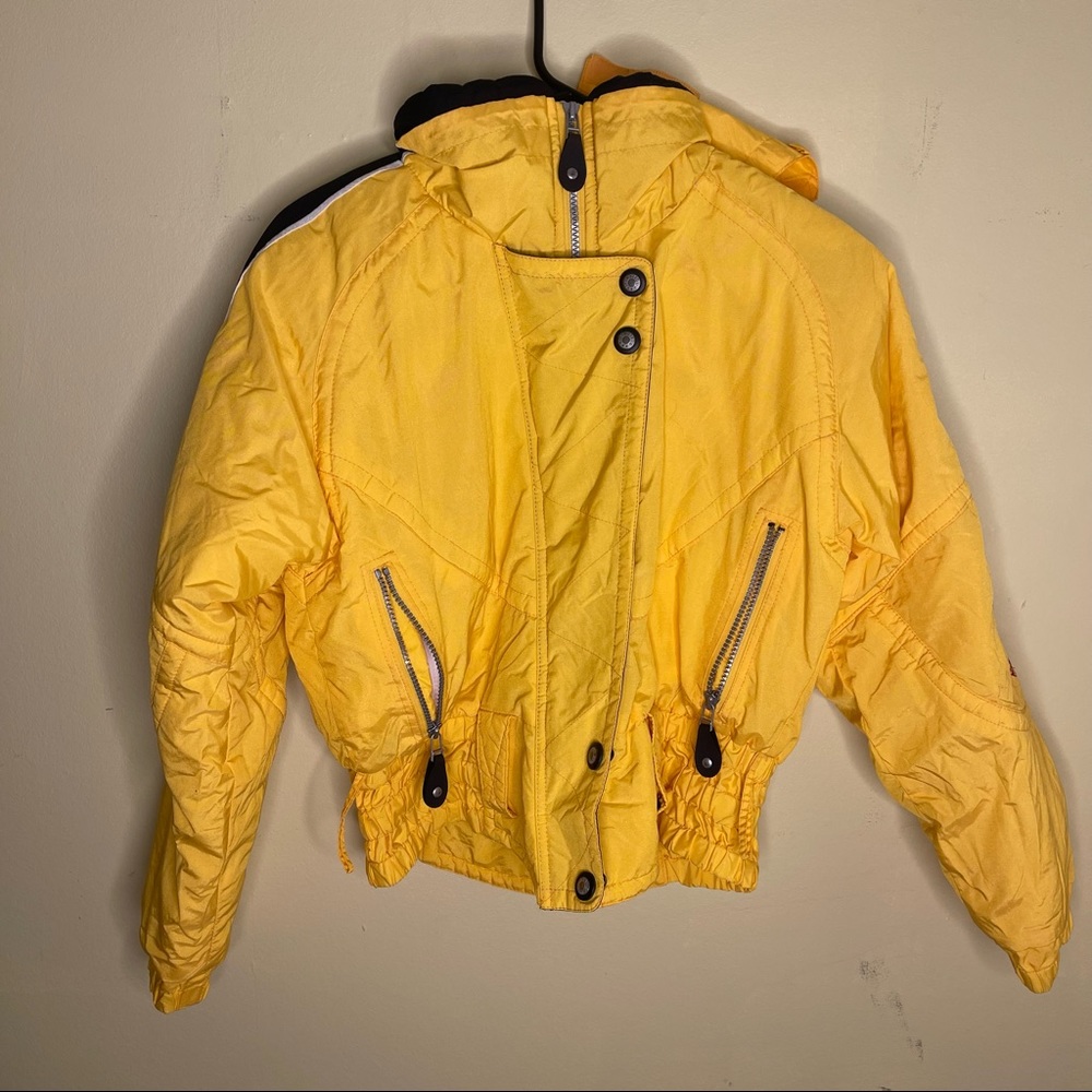 - Obermeyer vintage savannah yellow ladies 6 ski coat Embroidered Pocketed…